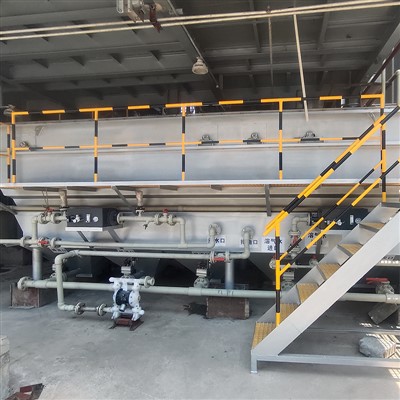 Ilma   kelluva   kirkastin